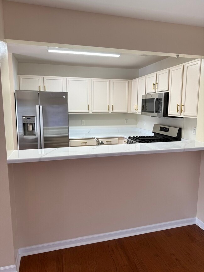 Building Photo - 6538 Commonwealth Dr