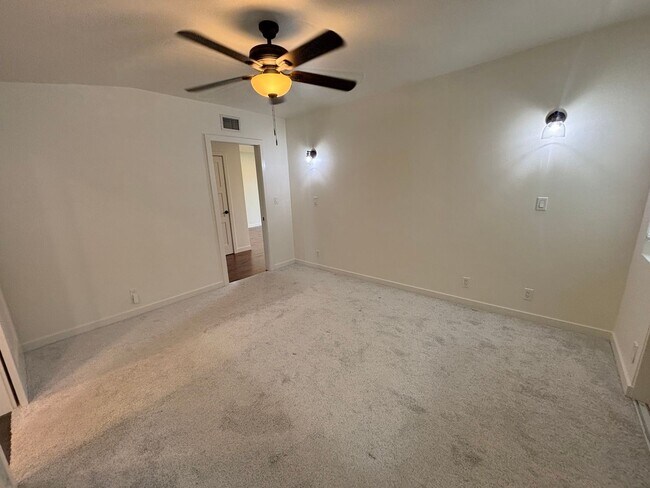 Building Photo - 4 Bedroom home located in beautiful La Habra neighborhood