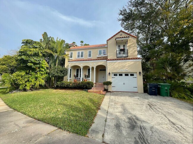 Building Photo - Davis Islands Spanish Med 3 Bed 2.5 Bath 1 car garage with Spool