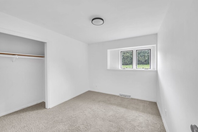 Building Photo - 360 Poplar St