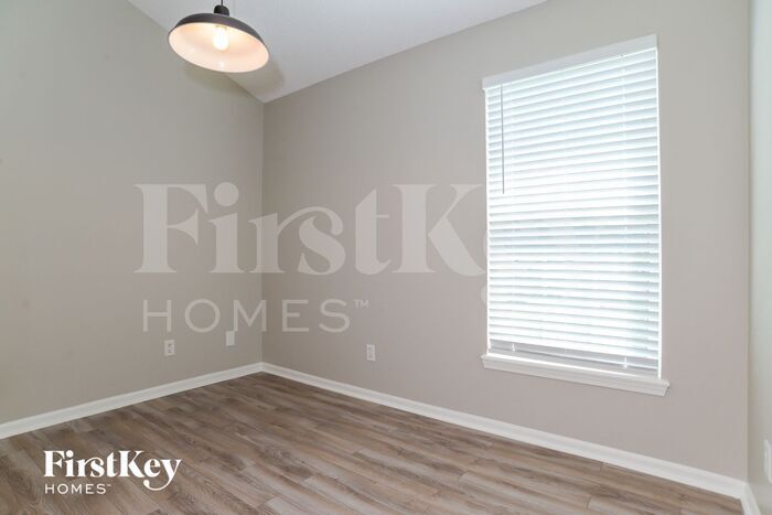 Building Photo - 11035 N McKinley Ave