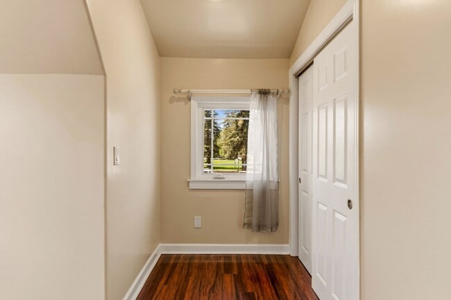 Building Photo - Newly Remodeled 4-Bedroom Oakland Duplex with Gated Parking