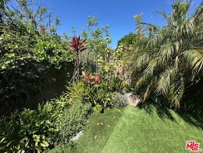 Building Photo - 6501 Bradley Pl