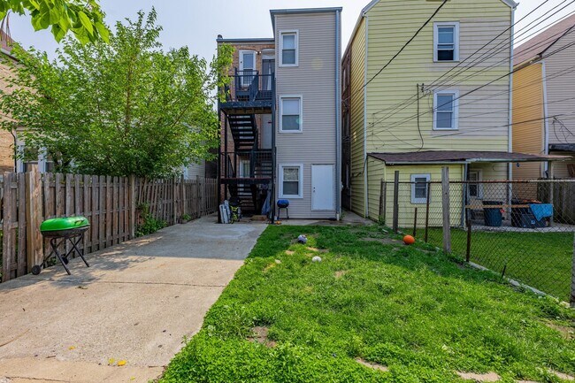 Building Photo - 2450 S Homan Ave