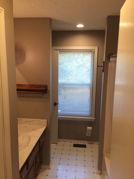 Main Bath - 8715 NW 83rd Street