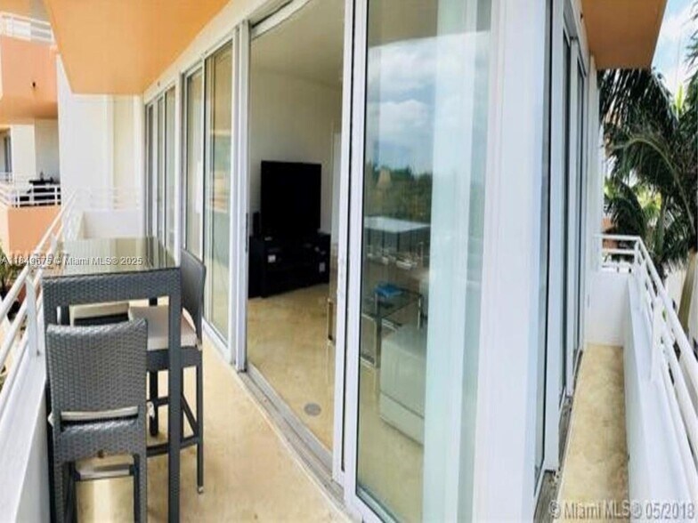 Building Photo - 226 Ocean Dr