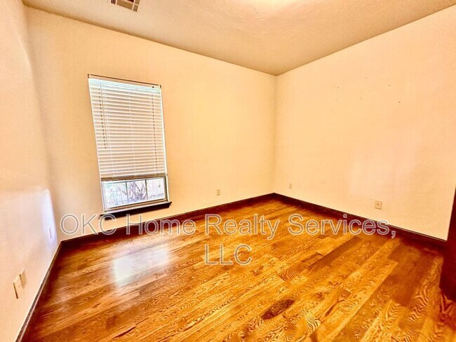 Building Photo - 1216 NW 190th Pl