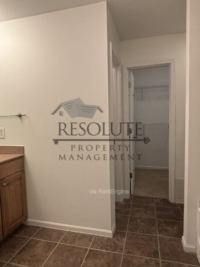 Building Photo - 318 Anterbury Dr