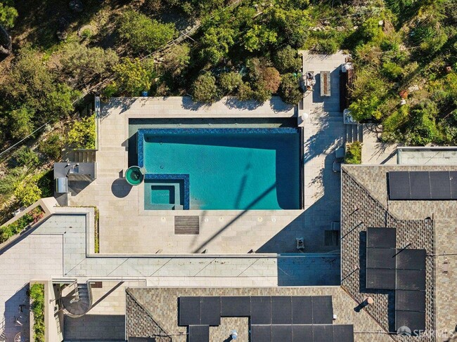 Building Photo - 1435 Lakeview Dr