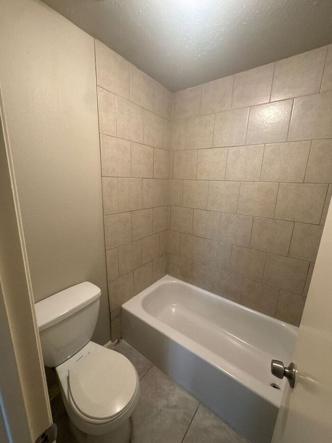 Building Photo - 2038 Woodland Hills Dr