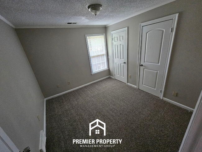 Building Photo - Modern 3BR/2BA with Soaring Vaulted Ceilings | Fireplace, Garage & Deck