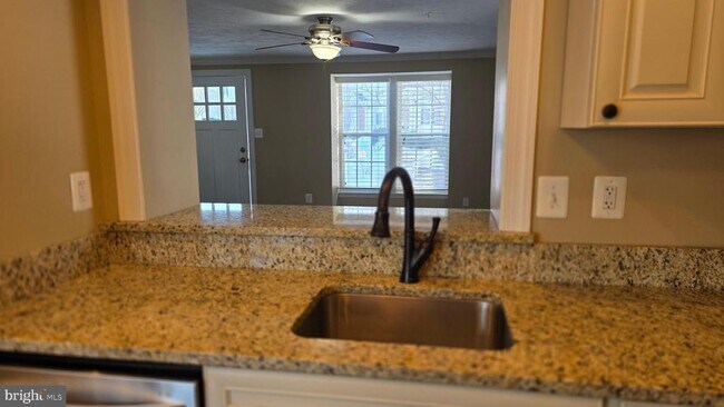 Building Photo - 1246 Quaker Ridge Dr