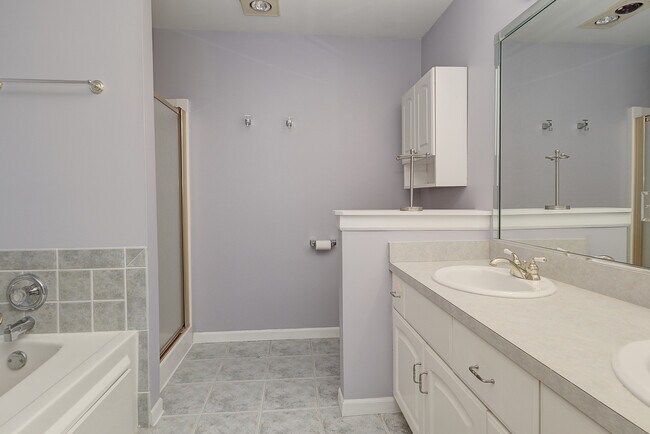 Building Photo - 16046 S Fairfield Dr