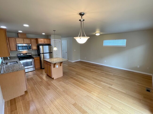 Building Photo - 3 Bedroom 2.5 Bathroom Townhome in Cordata...