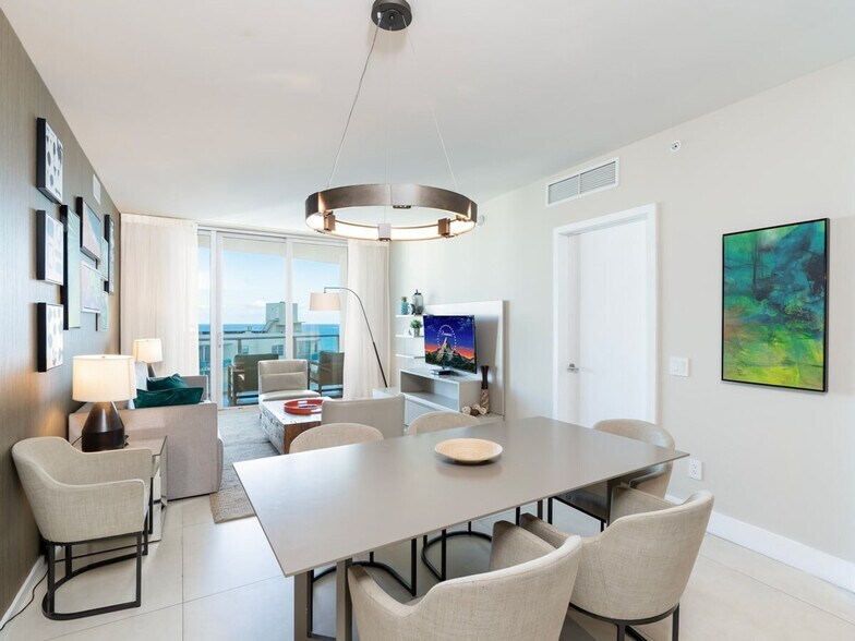 Building Photo - 4011 S Ocean Dr
