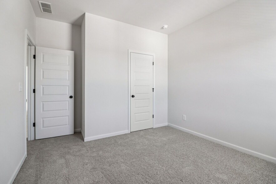 Building Photo - 708 Shetland Trl