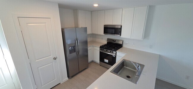 Building Photo - 6803 Flowering Ginger Ln