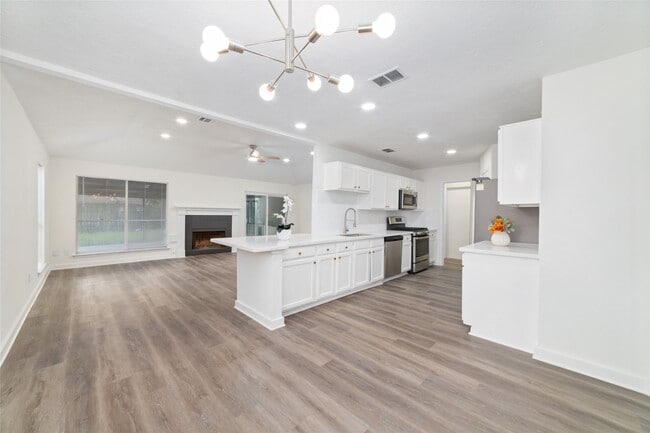 Building Photo - 17003 Summer Dew Ln