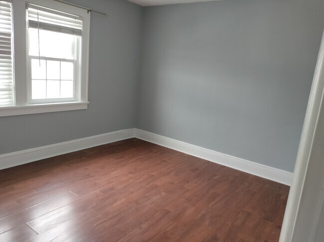 Building Photo - 240 Rowland Ave