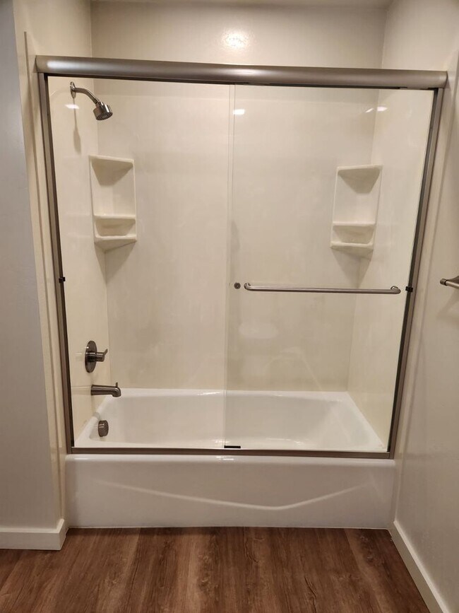 Building Photo - Ground Floor, Corner Unit 2 Bed/2 Bath Flat - This is a specially designed ADA Unit