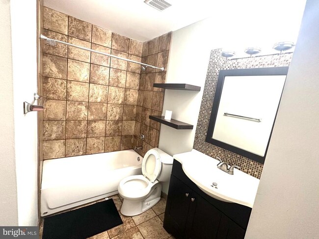 Building Photo - 4901 Ravens Crest Dr