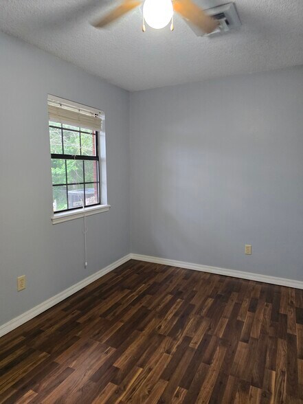 Building Photo - 1425 N Nashville Ave