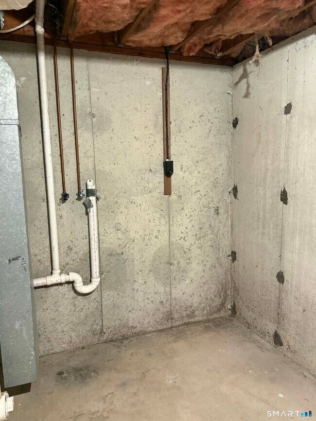 Building Photo - 1001 Old Colony Rd