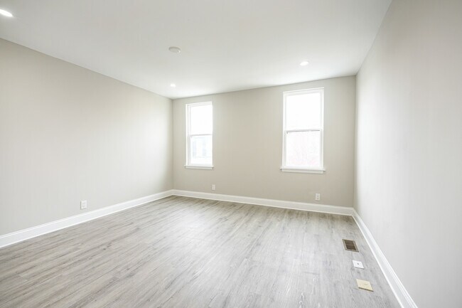 Building Photo - 1335 S Stanley St