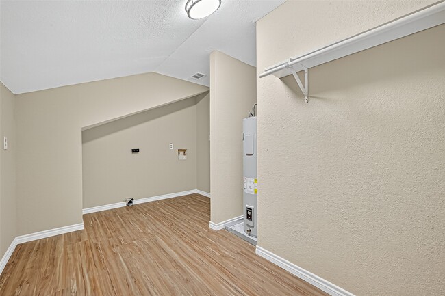 Building Photo - 1811 Foxlake Dr