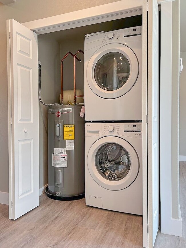 Building Photo - Pet Friendly 2 bed/ 1 bath unit at Soldier Ridge!