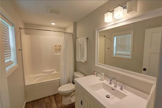 Building Photo - 10008 Aspen Ln