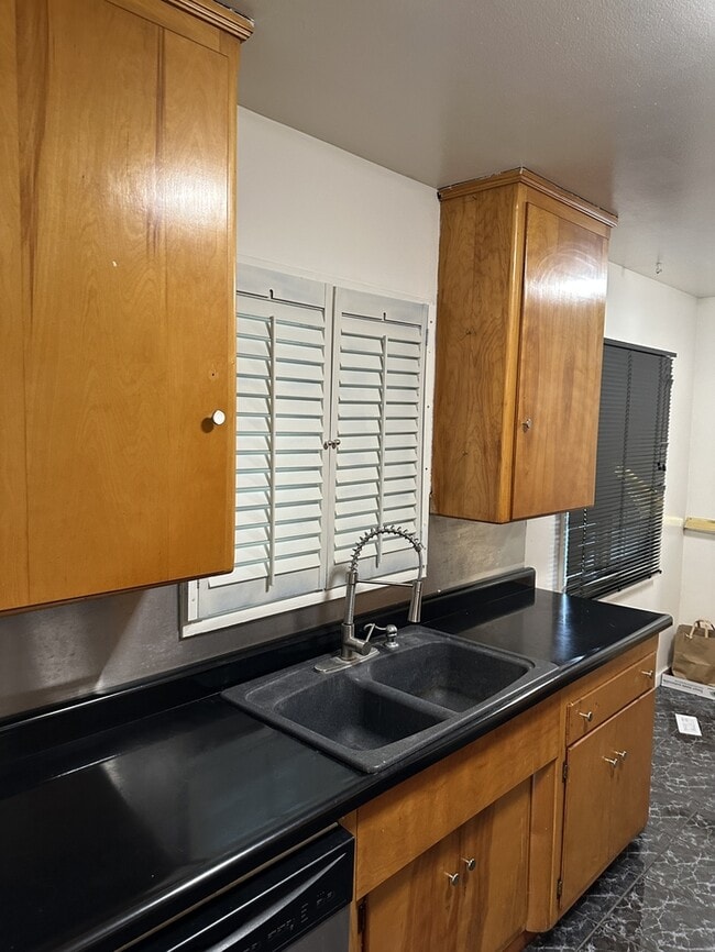 Building Photo - Stockton 3 Bedroom 2 Bathroom Home