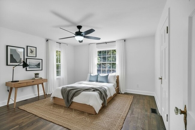 Building Photo - 1212 W Healey St