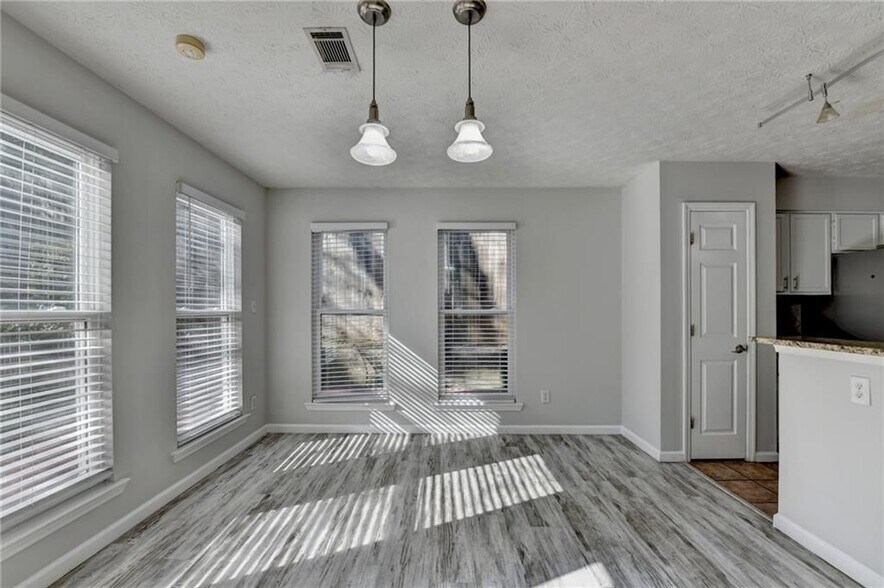 Building Photo - 1112 Ashbury Dr