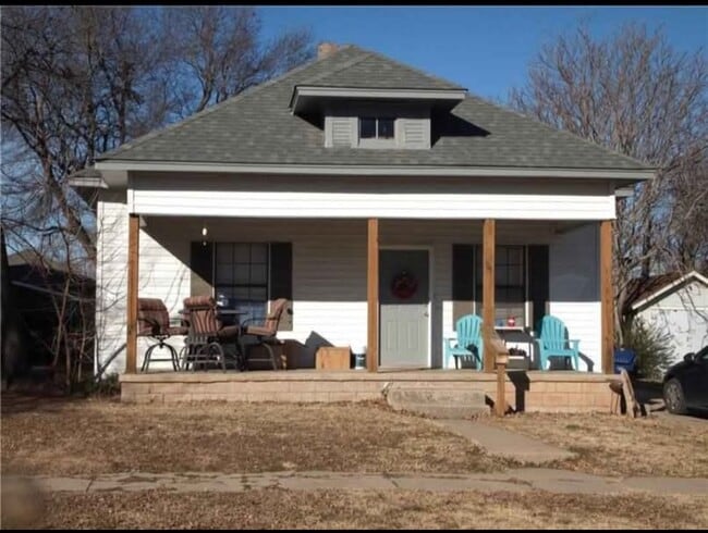 Primary Photo - 1008 W London St