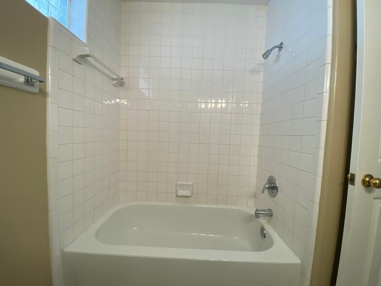 Building Photo - 1209 Swallow Ave