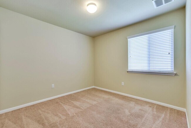 Building Photo - 18401 Friendship Hill Dr