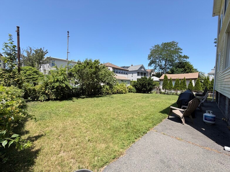 Building Photo - 38 Chipman St