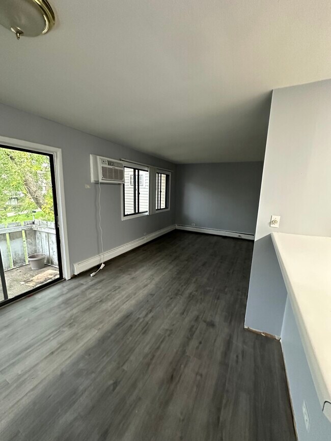 Building Photo - 2500 Bayside Dr