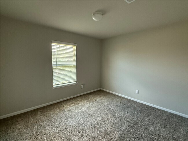 Building Photo - 3310 Sumac Dr