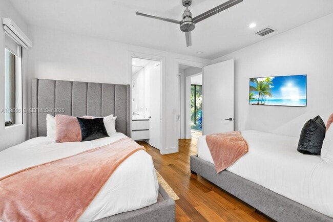 Building Photo - 310 SE 11th Ave