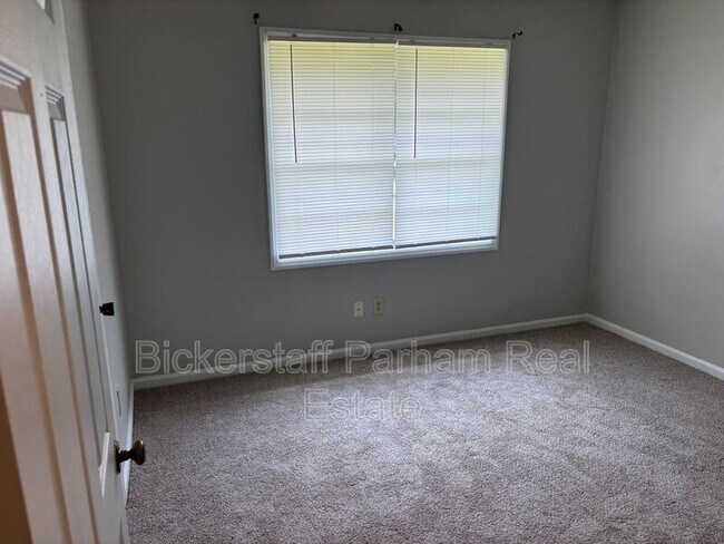 Building Photo - 6270 Stoneway Dr