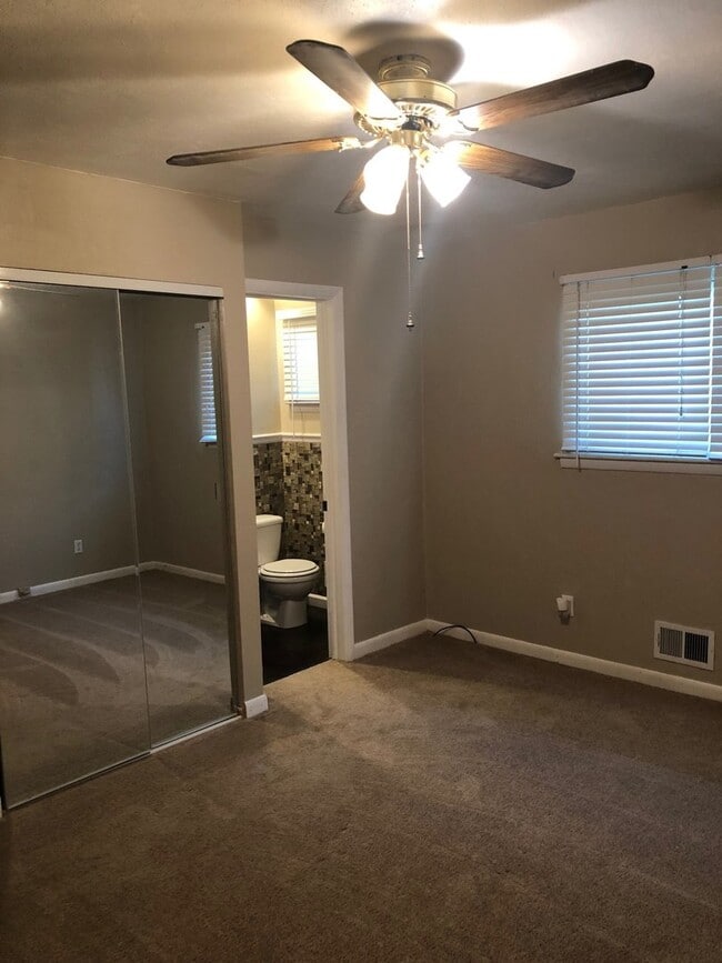 Building Photo - GORGEOUS HOME IN ARAGONA!