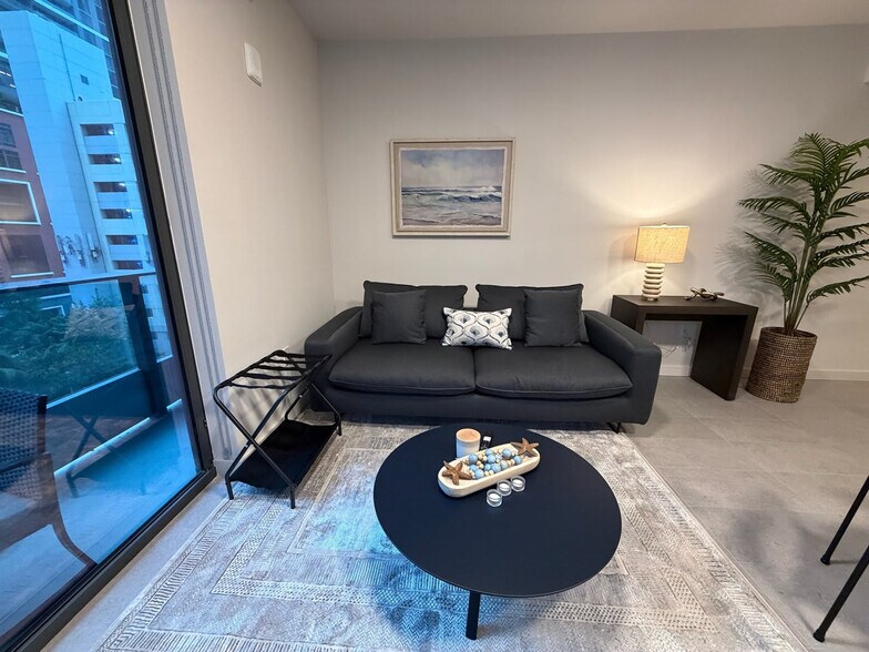 Building Photo - 121 NE 5th St