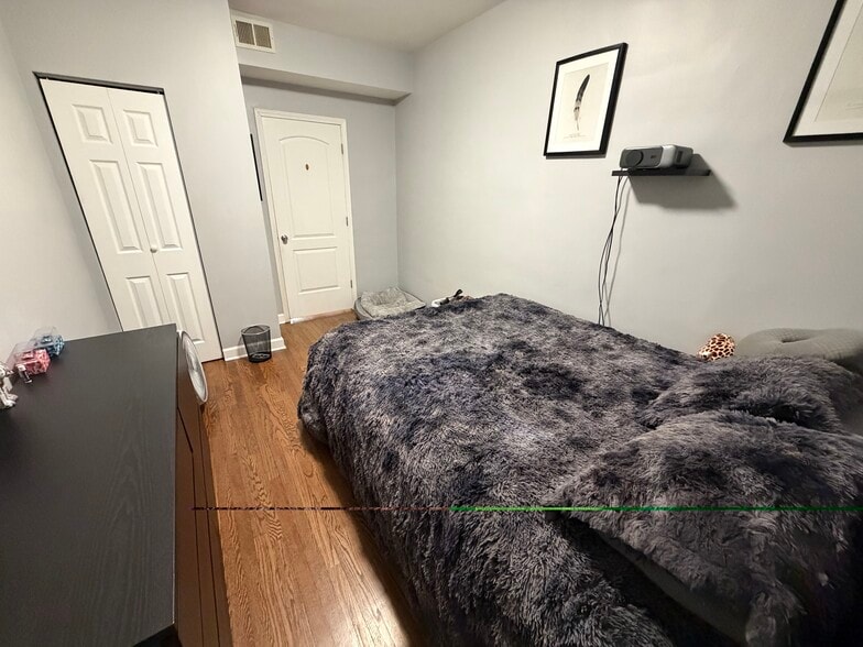 Building Photo - 3219 W Balmoral Ave