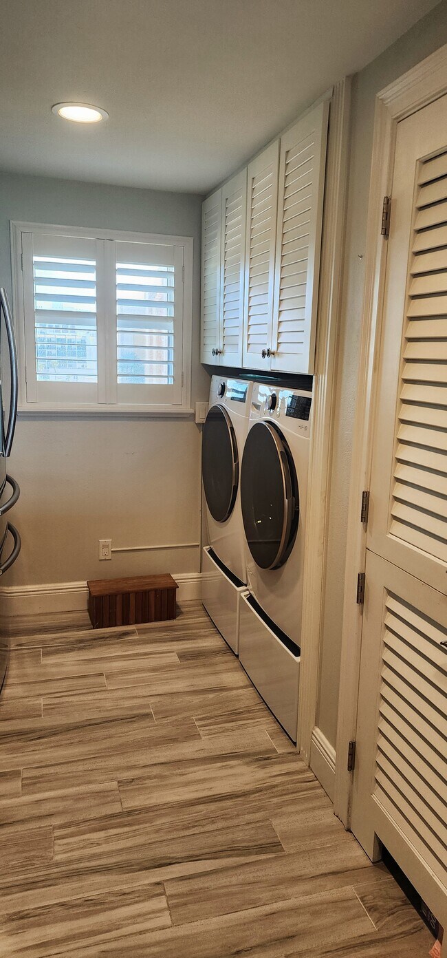 Building Photo - 1830 N Atlantic Ave