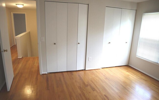 Building Photo - Fabulous Updated 4 Bedroom, 2.5 Bathroom H...