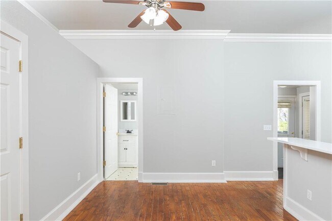 Building Photo - 349 Rollston Ave