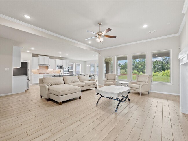 Primary Photo - 262 Peninsula Pt Dr