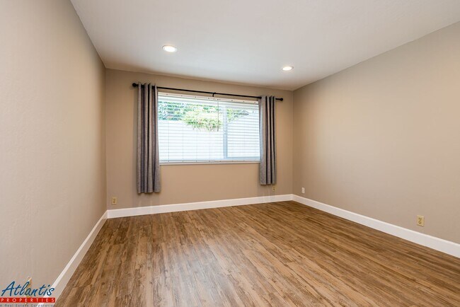 Building Photo - Lovely Home | Central A/C | E.V. Charger